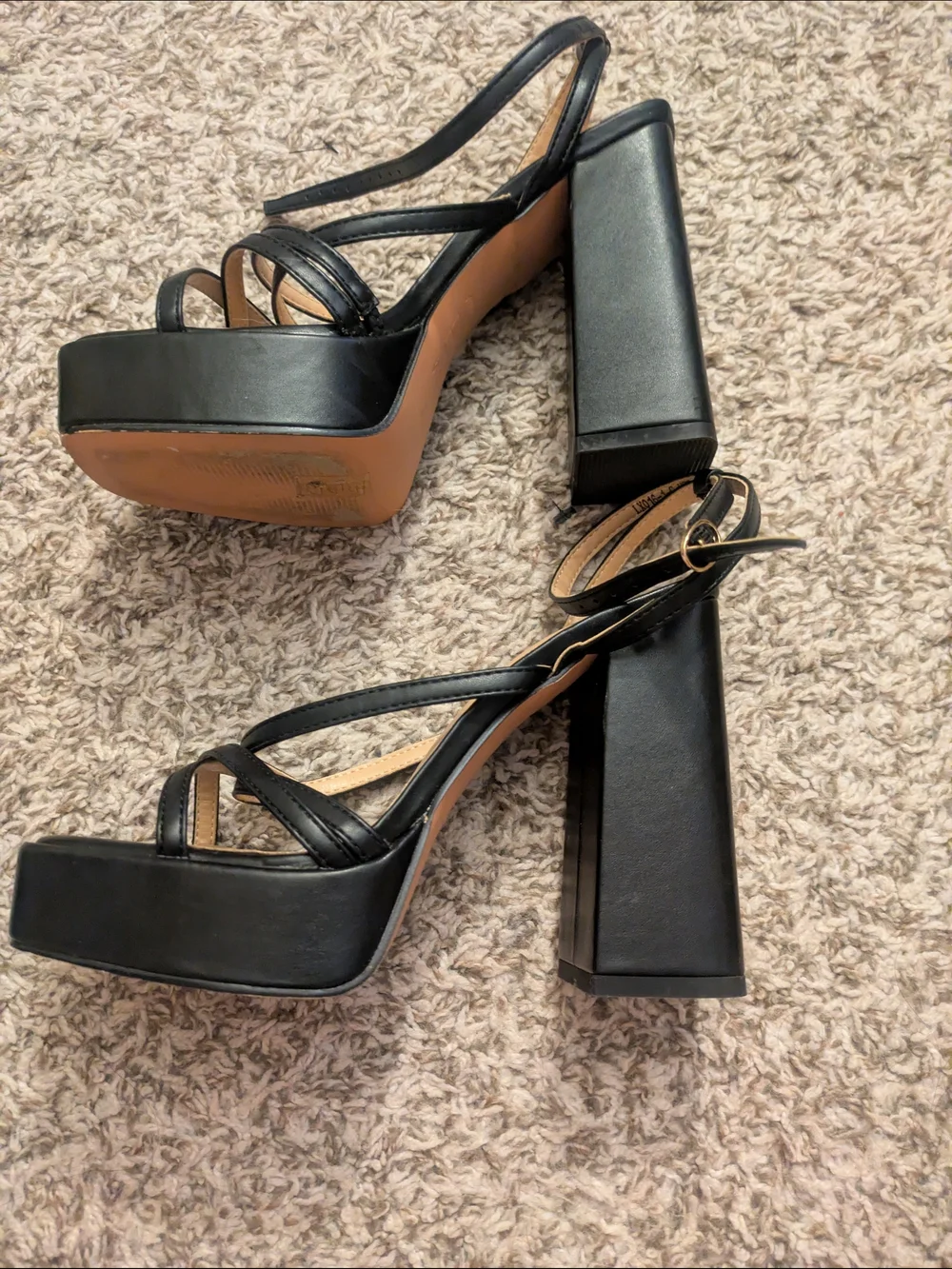 Isnom Chunky Strappy Platform Block Heels
